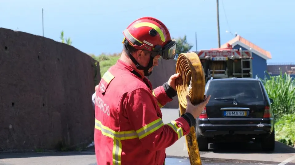 Incêndio na Amadora Desaloja Quatro Pessoas