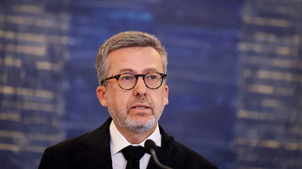 "Responsabilidades no Elevador: Enfrentando as Consequências"