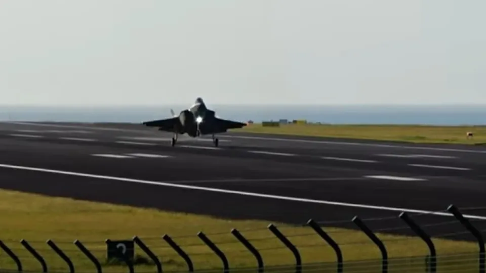 Aviões vendidos pelos EUA a Israel fazem escala nas Lajes: Falha na Defesa?