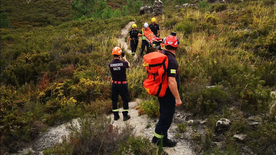 Mulher Resgatada em Trilho do Peneda