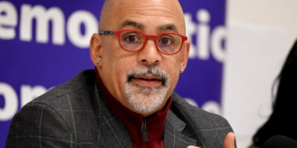 Como um 'troublemaker orgulhoso' socialista democrático superou o sistema na Filadélfia por 15 pontos