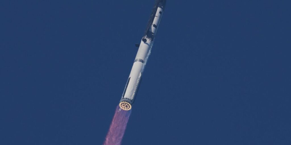 A terceira geração do Starship da SpaceX, que a NASA pode usar para enviar astronautas à lua, faz sua estreia em voo de teste antes de um IPO de sucesso