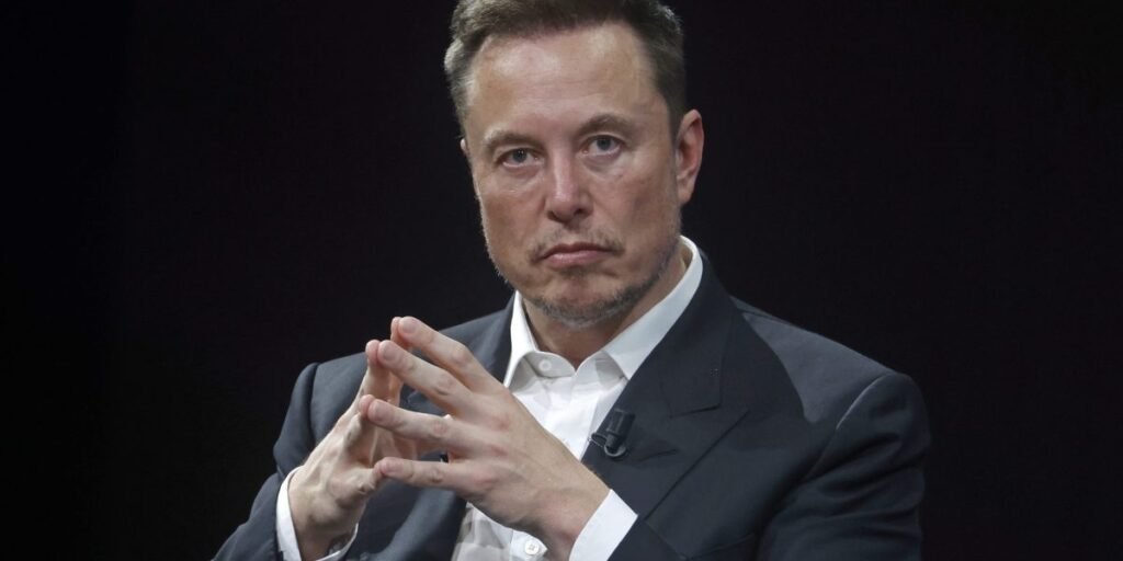 Elon Musk chamou a Anthropic de 'malévola' há 3 meses. Agora, ele está pegando $4 bilhões para se tornar seu proprietário.