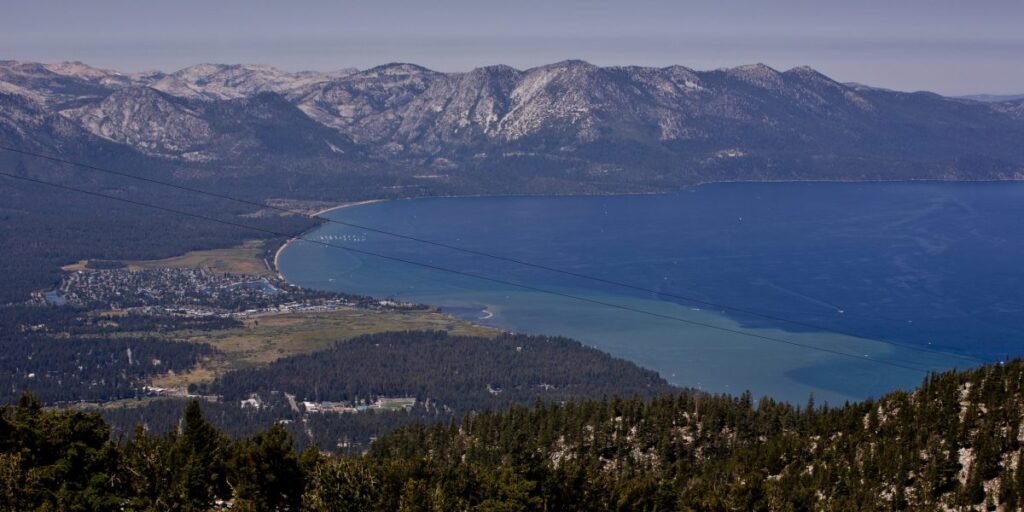 "Como se não existíssemos: Quase 50.000 residentes do Lago Tahoe enfrentam perda de energia enquanto a concessionária redireciona linhas para centros de dados"