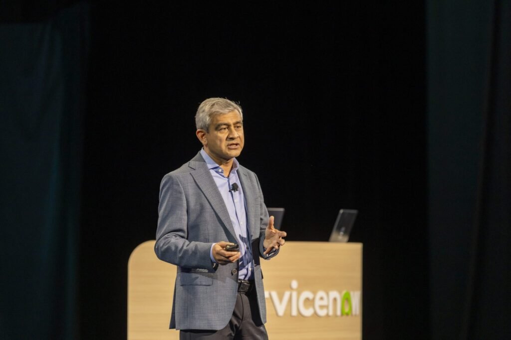 O gigante de $96 bilhões ServiceNow não vê um 'SaaSpocalipse'. Vê a fase de 'trabalho duro e pesado' apenas começando.