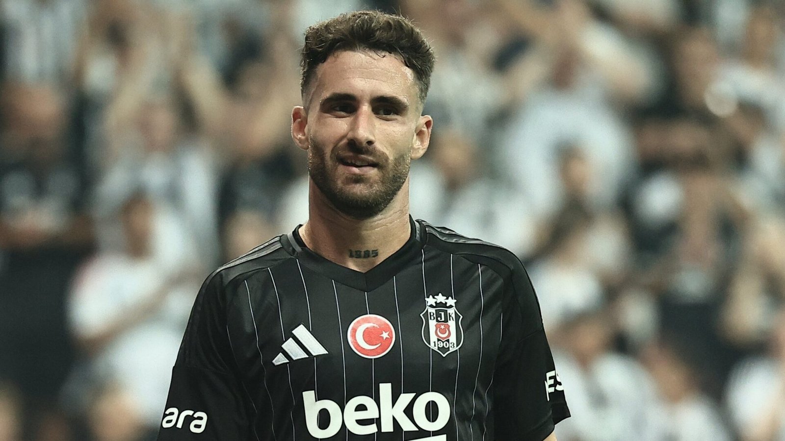 "Besiktas exige relatório médico de Rafa Silva e duvida da lesão nas costas alegada pelo jogador"