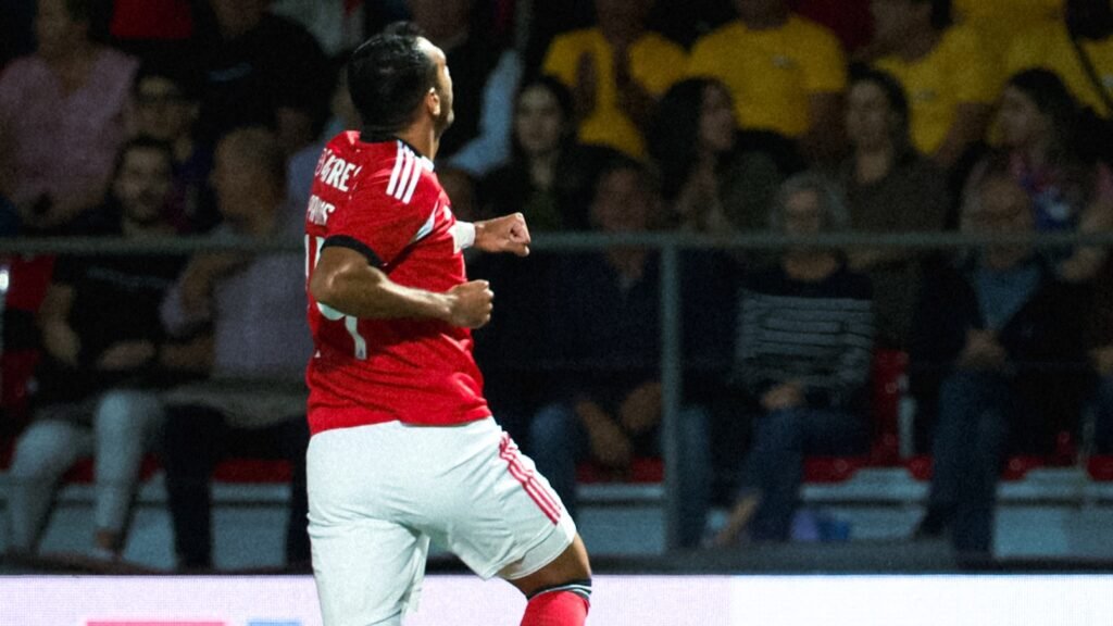 Vangelis Pavlidis marca penalti e garante vitória do Benfica por 2
