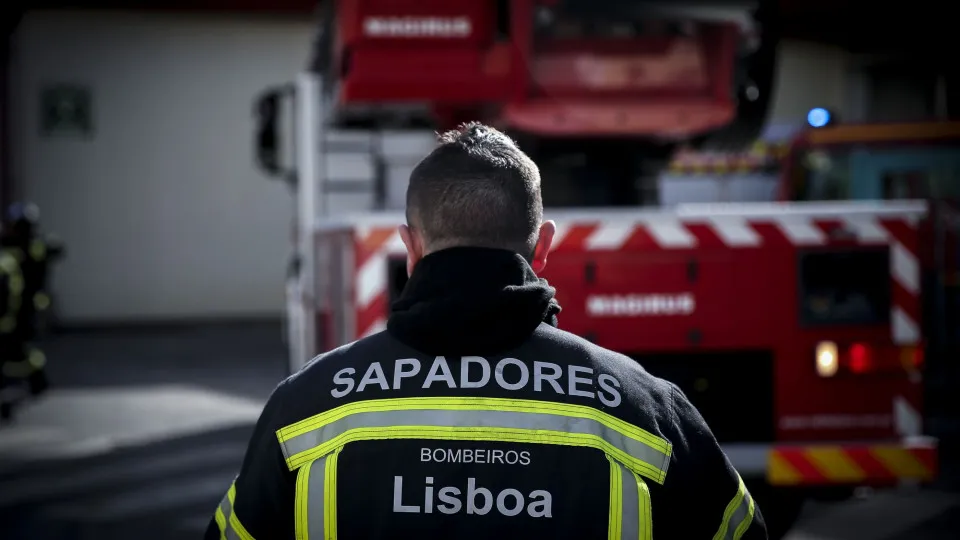 Incêndio em cobertura de prédio em Lisboa: Repetição Alerta para a Segurança