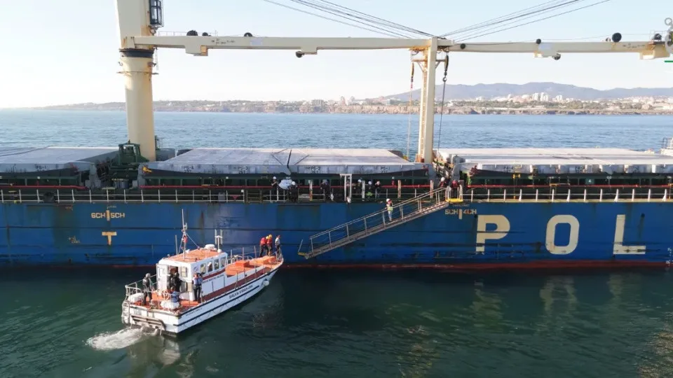 Polaco com emergência médica resgatado de navio mercante ao largo de Cascais