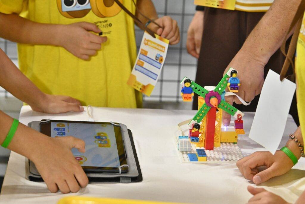 Centenas de Alunos Marcam Presença na 4.ª Edição das Olimpíadas de Robótica e Programação em Gondomar