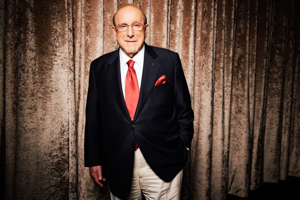 Clive Davis, o starmaker da Sony que lançou as carreiras de Janis Joplin e Whitney Houston, morre aos 94 anos