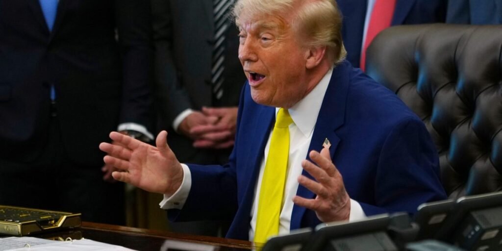 Trump afirma que o proprietário dos Knicks, James Dolan, o convidou para o Jogo 3 das Finais da NBA e ele irá