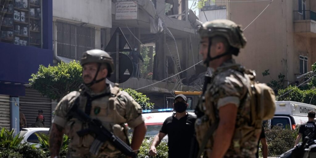 Israel ataca alvos do Hezbollah em Beirute, complicando potenciais esforços para finalizar um acordo que ponha fim à guerra entre EUA e Irã