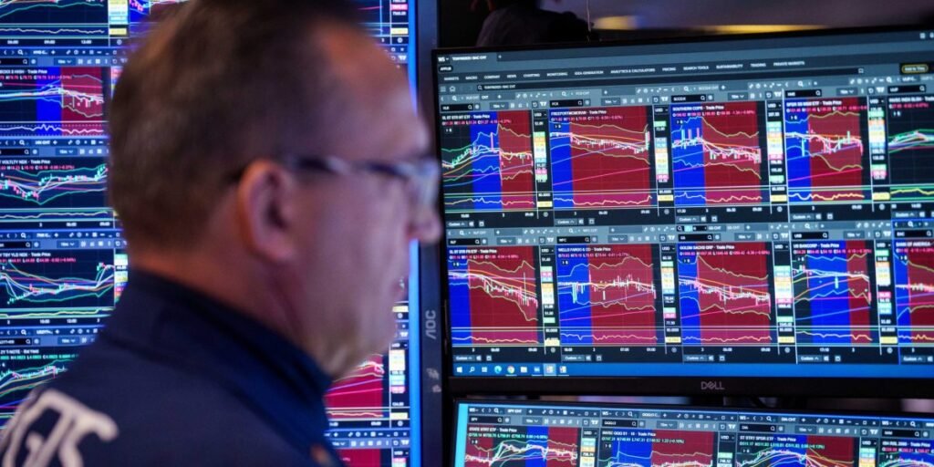 A Tempestade no Mercado de Ações de Tecnologia: Medos de Aumentos nas Taxas do Fed Acumulam