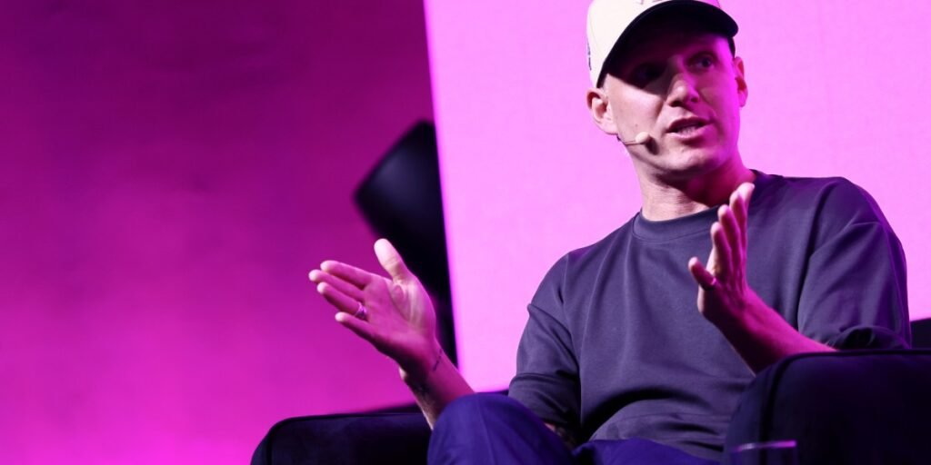 Jamie Laing acredita que a Fortune 500 do futuro será criada por criadores. Ele pode estar certo