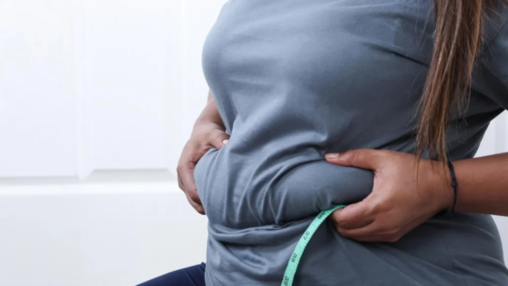 Cientistas descobrem como combater a gordura abdominal perigosa à medida que envelhecemos