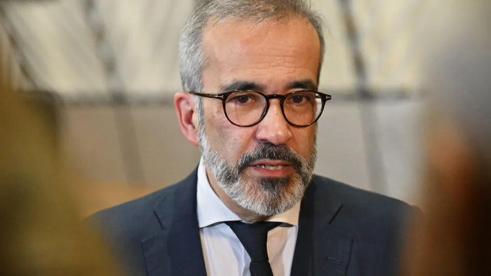 Governo terá contato direto apenas com portugueses detidos no domingo
