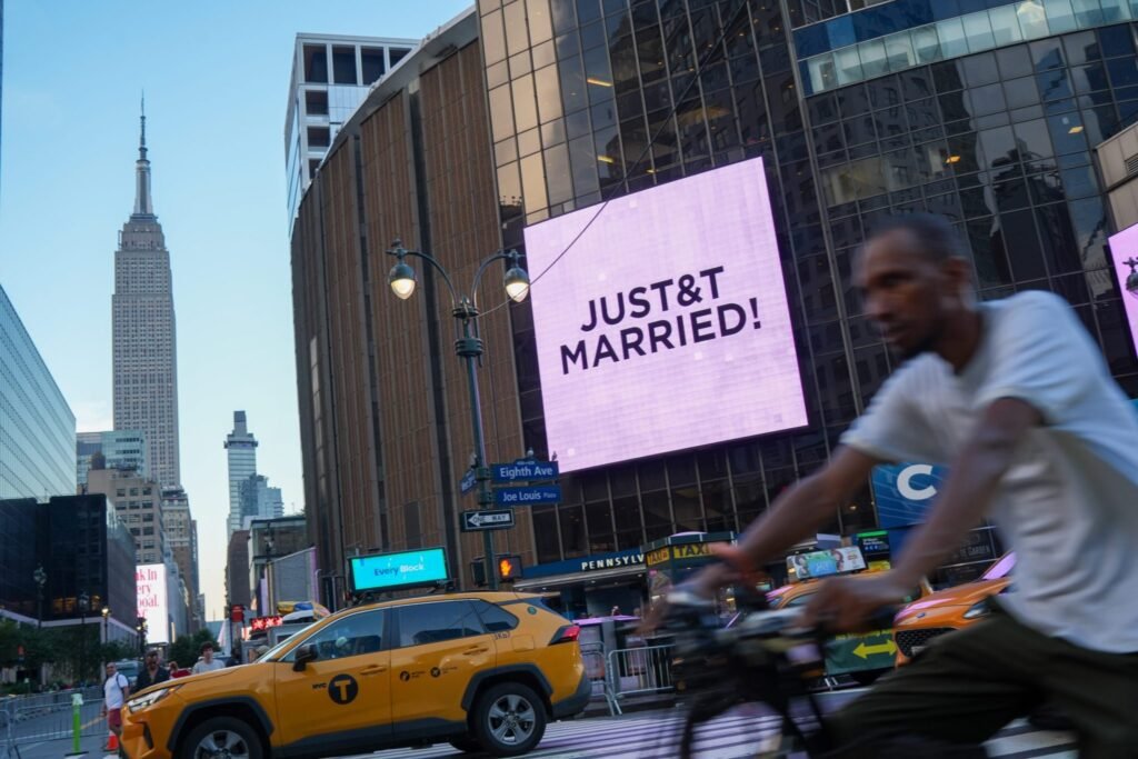 A Economia de Taylor Swift: Casamento Estrelado no Madison Square Garden Eleva Marcas de Luxo Christian Dior, Christian Louboutin e Cartier