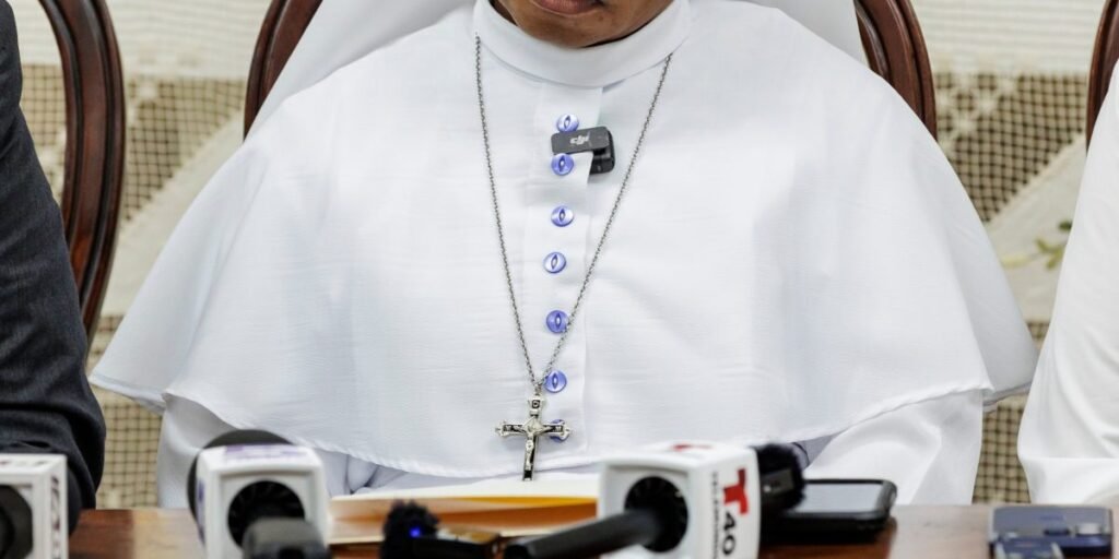 Irmã detida pela ICE a caminho da Missa fala pela primeira vez: 'Para mim, uma irmã, não poder ir à Missa... foi muito, muito doloroso'