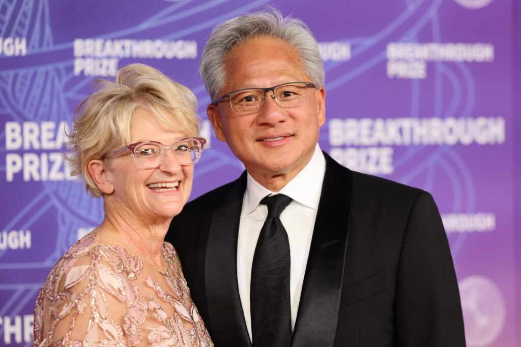 A fortuna de $172 bilhões de Jensen Huang em chips de IA: a doação de $75 milhões da sua família para Vanderbilt defende que a arte decide para que serve a tecnologia.
