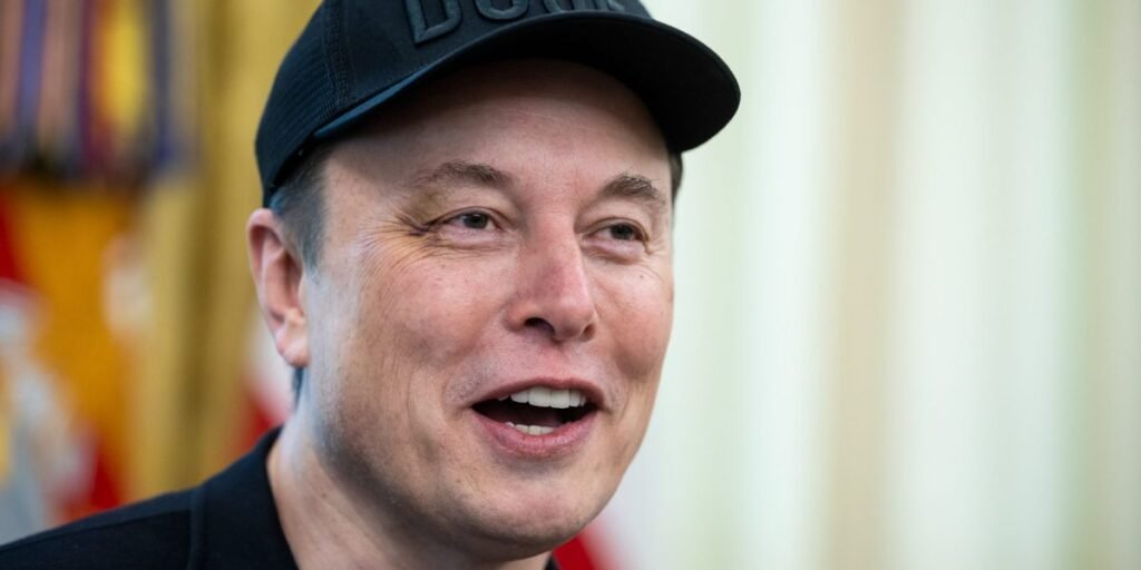 Elon Musk apresenta plano "totalmente maluco" para robôs na Lua e meta de receita de US$ 1 trilhão, mas capex derruba SpaceX em resultados iniciais