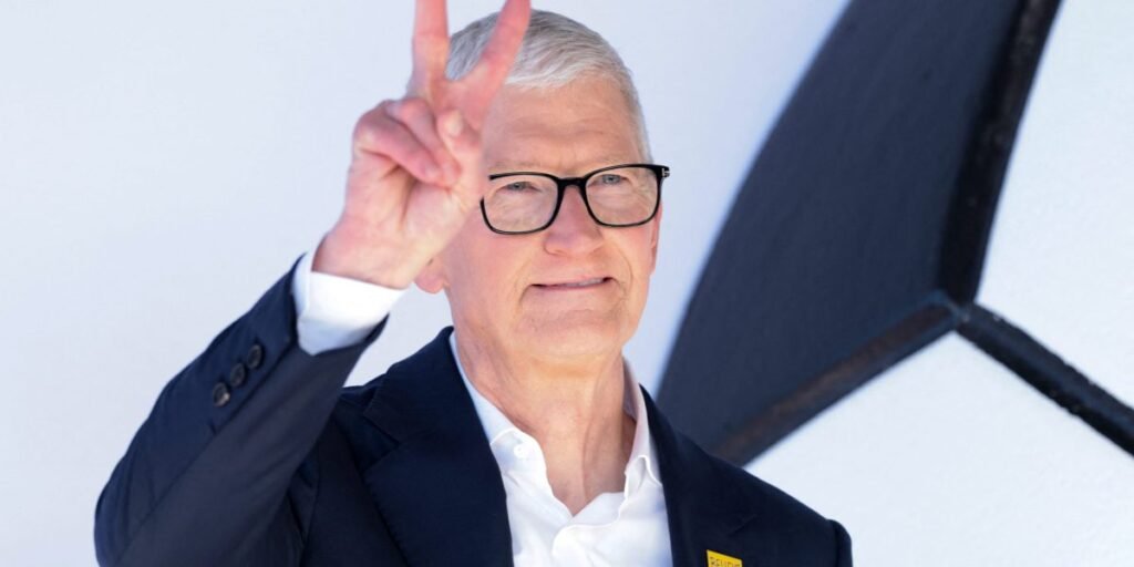Tim Cook encerra última conferência de resultados da Apple alertando sobre 'inundação de 100 anos' nos preços de memórias chip
