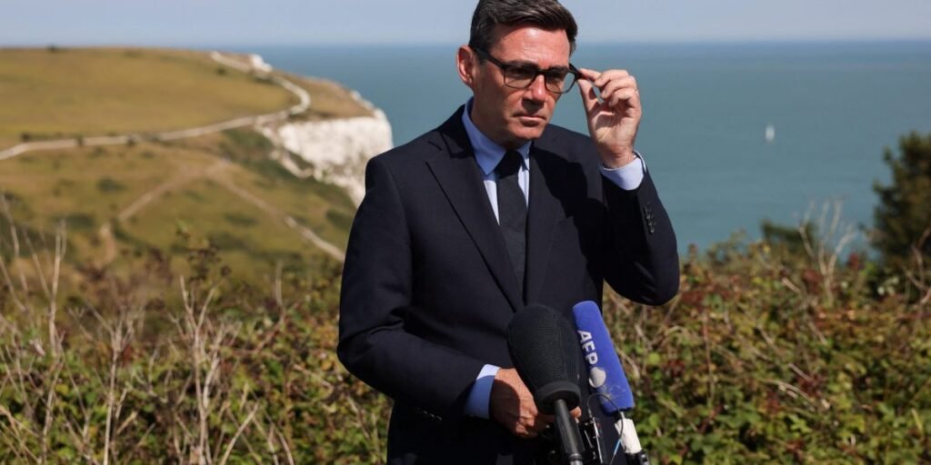 O compromisso implacável de Burnham com a migração ilegal no Reino Unido