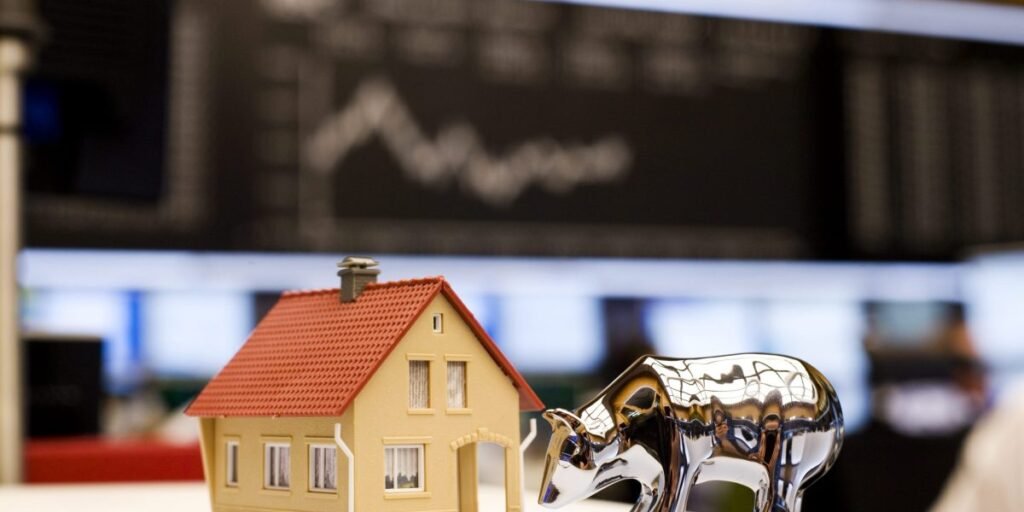 Trancados fora do mercado imobiliário, Geração Z e Millennials estão acumulando riqueza no mercado de ações, alcançando recorde de US$ 3,1 trilhões em ativos